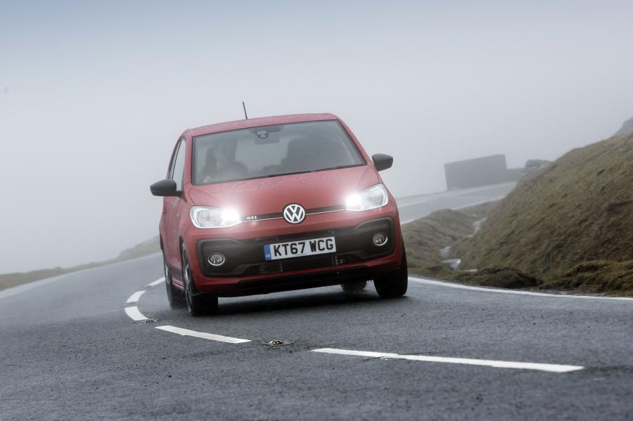  Volkswagen up! GTI 2018 года  (UK) (фото 25 из 36)